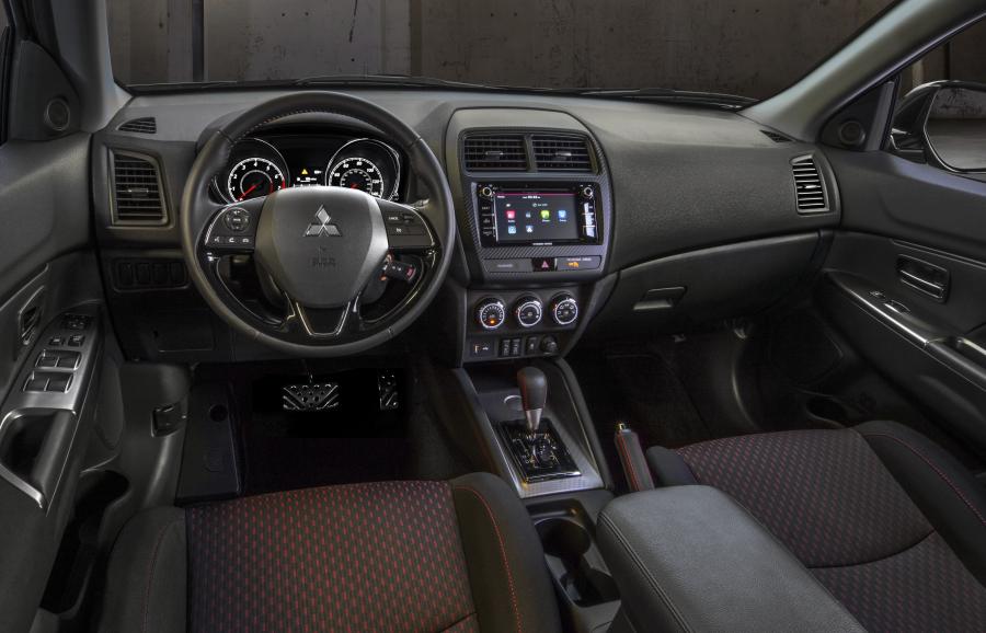 Торпедо Mitsubishi Outlander Sport Limited Edition 2018 года  (фото 2 из 4)